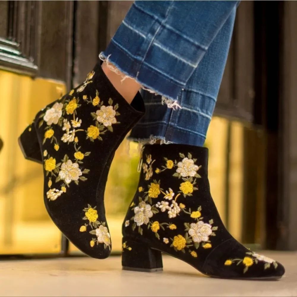 FOREVER 21 BLACK VELVET YELLOW FLORAL EMBROIDERED BOOTIES G1